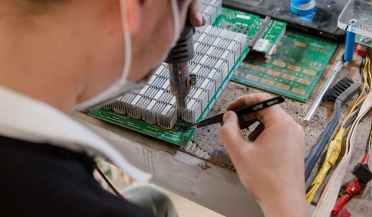 Controlled Hot-Air Reflow & Heatsink Servicing